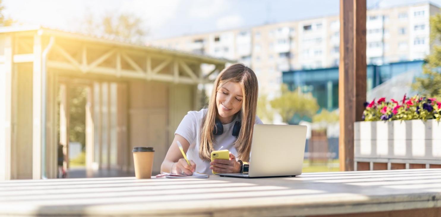 Визуализация торговой стратегии с использованием индикаторов скользящих средних и объёмов