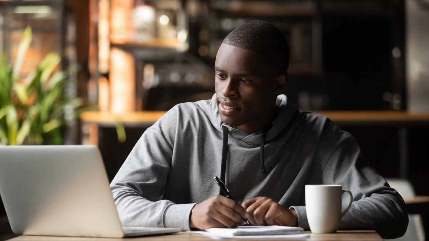 Дашборд с аналитикой рыночных данных и графиками волатильности по различным инструментам