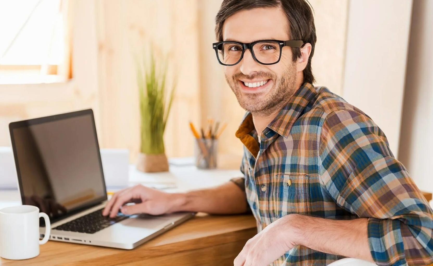 Рабочее место трейдера с несколькими экранами